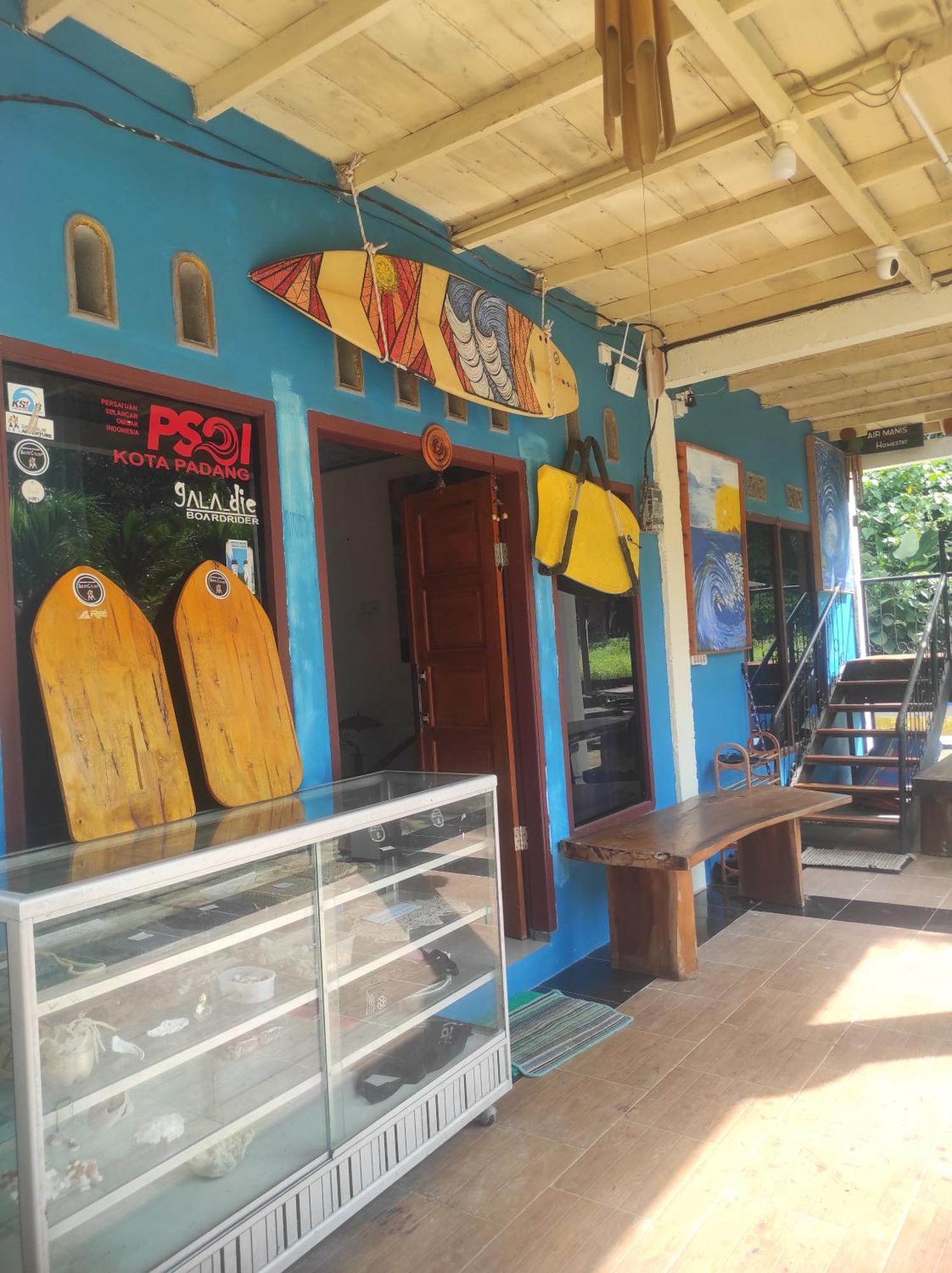 Air Manis Secret Surfcamp Lägenhet Taluk Batung Exteriör bild