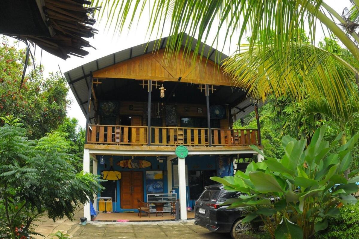 Air Manis Secret Surfcamp Lägenhet Taluk Batung Exteriör bild