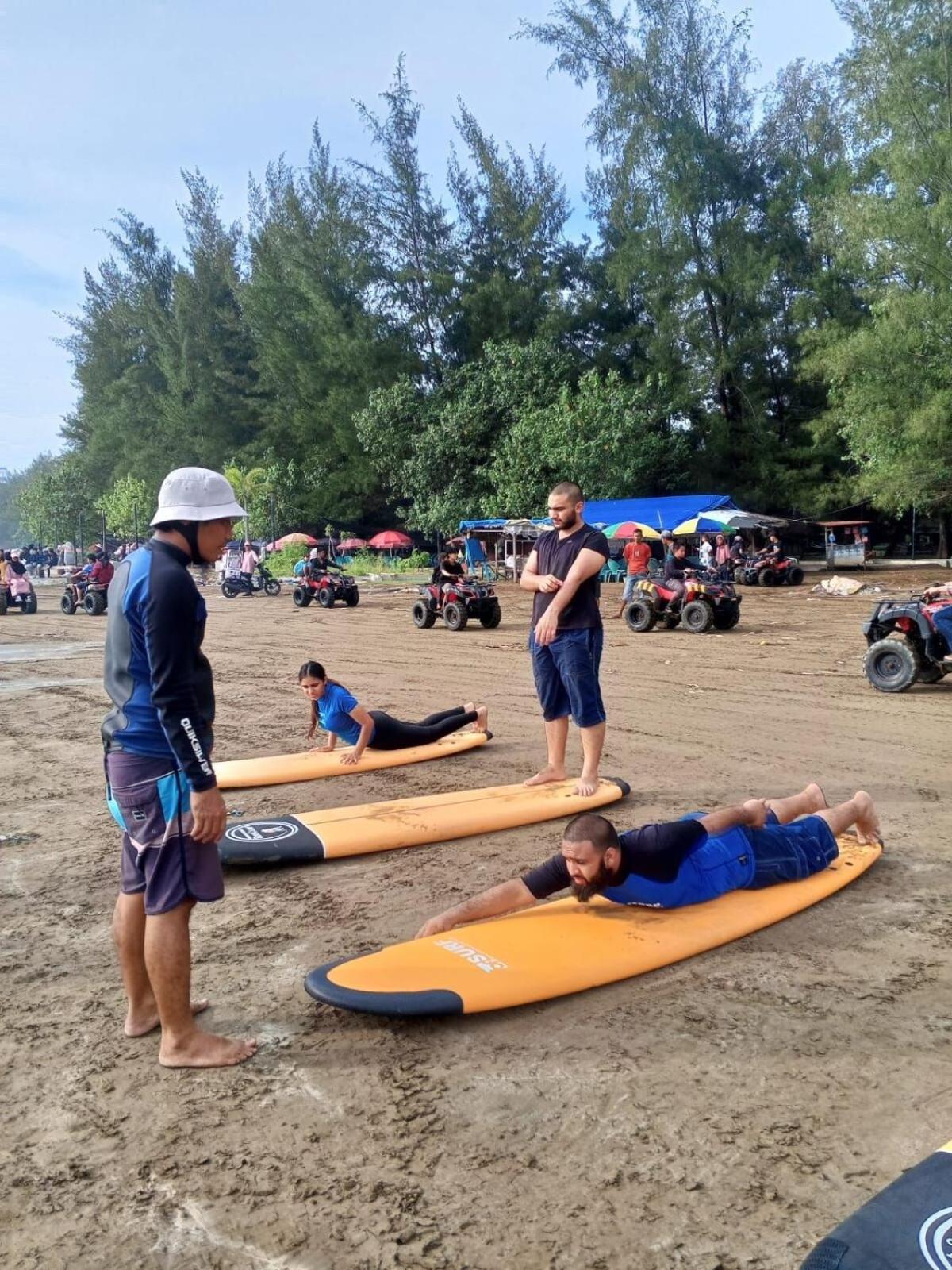 Air Manis Secret Surfcamp Lägenhet Taluk Batung Exteriör bild