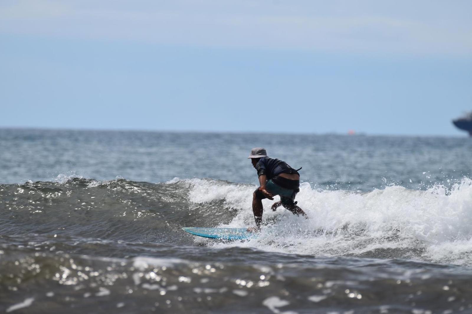 Air Manis Secret Surfcamp Lägenhet Taluk Batung Exteriör bild