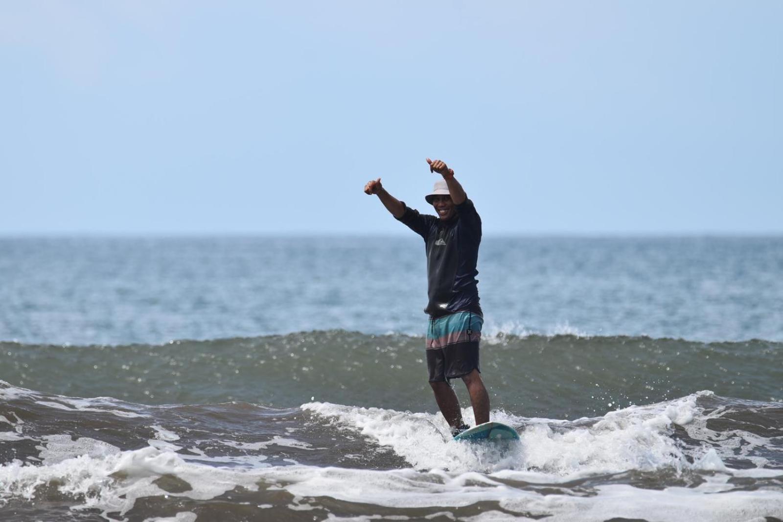 Air Manis Secret Surfcamp Lägenhet Taluk Batung Exteriör bild