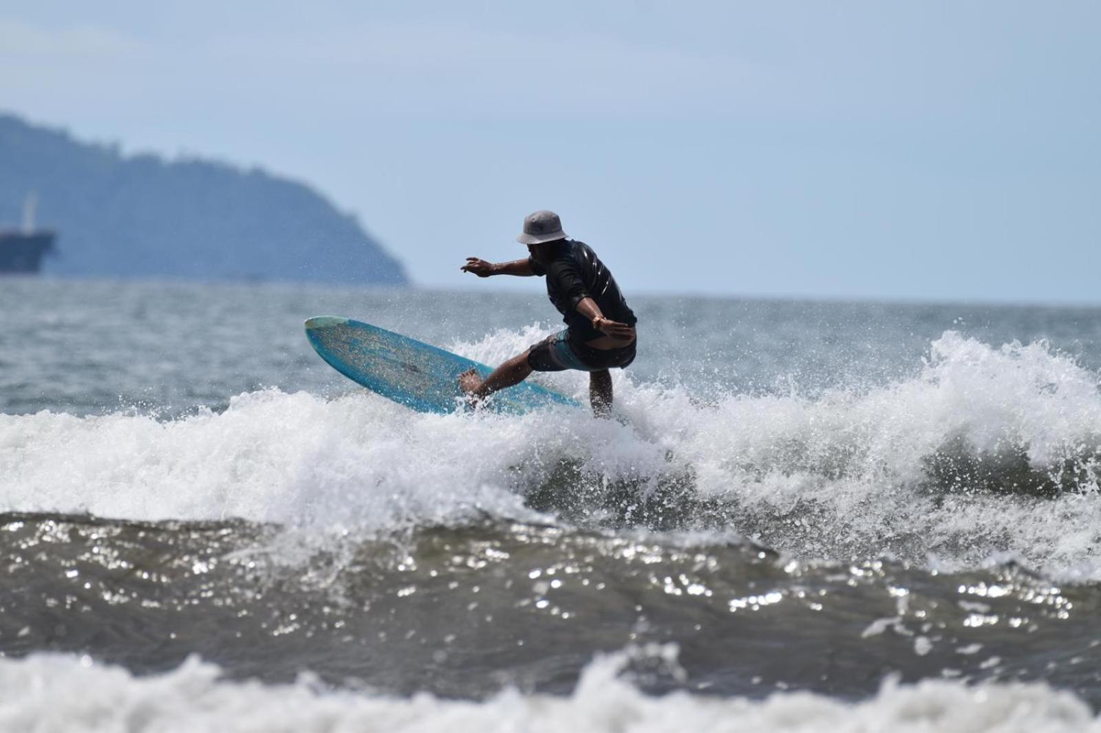 Air Manis Secret Surfcamp Lägenhet Taluk Batung Exteriör bild